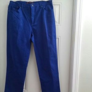 Gloria Vanderbilt jeans medium blue.